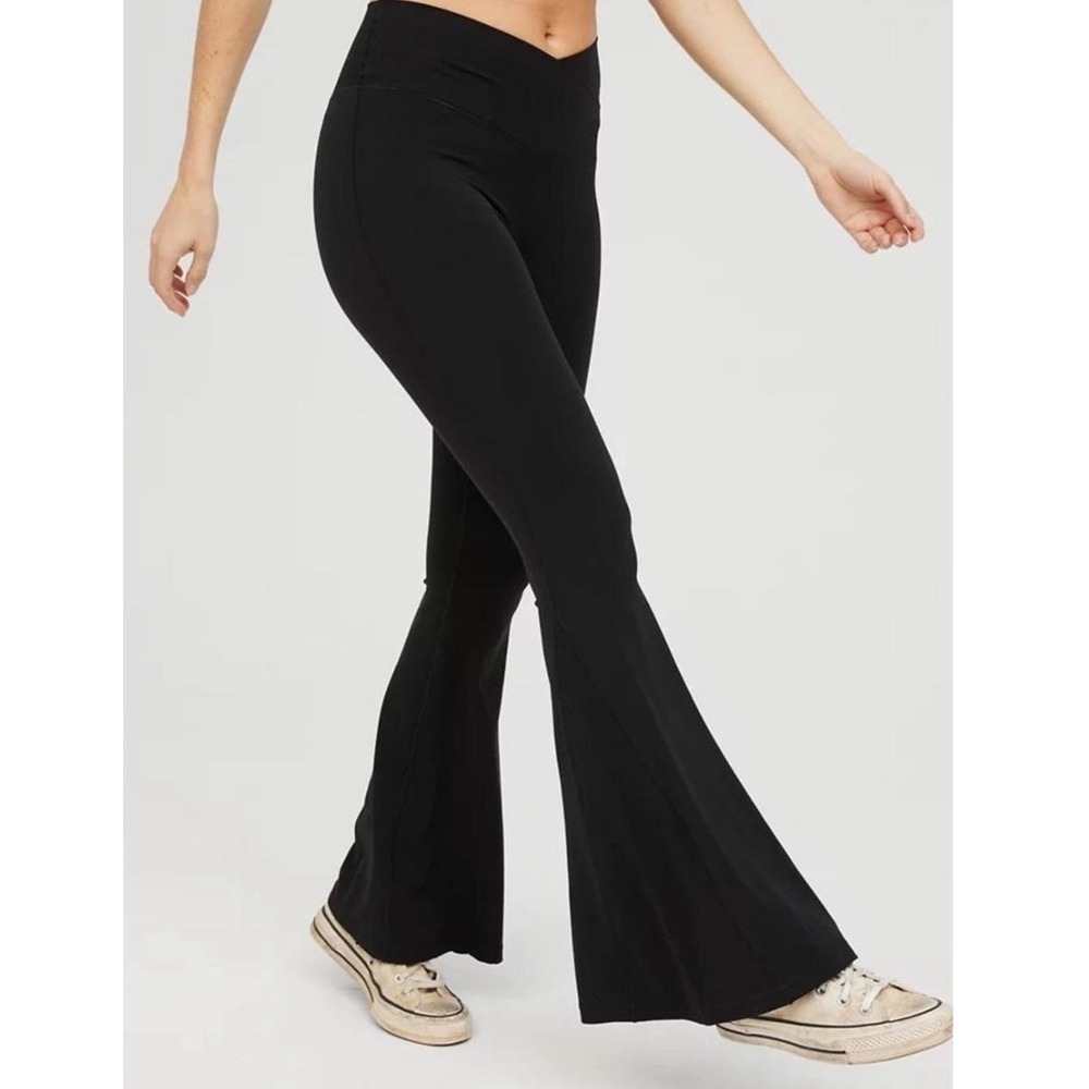 OFFLINE by Aerie Real Me High Rise Flare Leggings Black Crossover Waist Medium